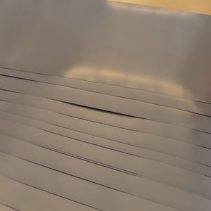 رقائق التيتانيوم الرقيقة جداً بسمك 0.1 مم المدرفلة على البارد ASTM B265 Gr1 Gr2 <span class=keywords><strong>Gr5</strong></span> معتمدة بشهادة ISO9001 من علامة QCTI بنسبة 99.2% من التيتانيوم مع إمكانية التخصيص والقطع - Product Image 4