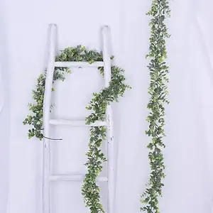 인공 덩굴 매달려 유칼립투스 플라스틱 덩굴 크리스마스 벽 장식 녹색 화환 웨딩 배경 식물