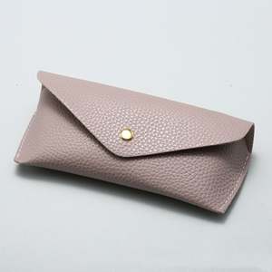 Estuche para Gafas de Sol Personalizado con Logotipo, Diseño Moderno, Material Suave con Textura Granulada, Anti-estrés, PU - Product Image 4