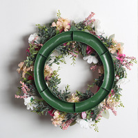 En Hao Factory - Vente en gros de fleurs artificielles en plastique de Chine, guirlande d'eucalyptus artificielle, décoration intérieure pour Noël, couronnes