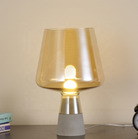 Lampe de table moderne vintage LED en ciment Lampe de table décorative pour chambre à coucher en verre avec alimentation en courant alternatif