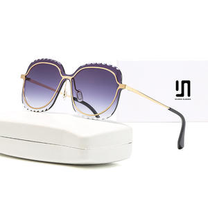 Nuevas Gafas de Sol para Mujer UV400 con Marco Metálico, Lentes Degradadas en Color Negro, Protección Solar, Estilo Moderno para Viajes y Conducción 2256 - Product Image 4