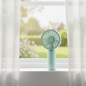 Ventilateur portable rechargeable bleu de petite taille pour hôtel, mini ventilateur de refroidissement manuel à prix réduit - Product Image 1