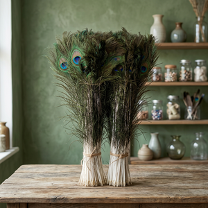 Adorno de Plumas de Pavo Real Naturales para Decoración de Bodas, Material Artesanal de Soraj Enterprises - Product Image 1
