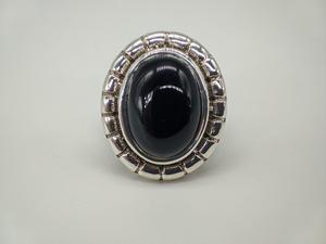 Anillo de Piedra Preciosa de Ónix Negro Natural, Joyería de Moda Hecha a Mano para Mujeres y Hombres con Diseño Minimalista de Piedra Pulida - Product Image 3