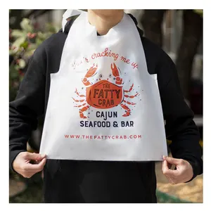 זול אביזרים סרטנים מותאם אישית זחילה סרטנים פירות ים מרתיחים apron פלסטיק חד פעמי עבור מסעדות