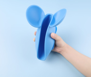 Ensemble de vaisselle d'entraînement durable Disney Mickey <span class=keywords><strong>Minnie</strong></span> cuillère à souffler amusante antidérapante enfants bébés forte aspiration colorée de qualité alimentaire - Product Image 6