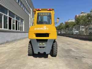 מלגזה דיזל 5 טון עם תא נהג, מקבילה להלי, שלדה מחוזקת באיכות גבוהה, מחיר מפעל, הובלה למחסנים ומפעלים - Product Image 2