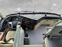 Autocar de tourisme d'occasion en bon état, 50 places, moteur Yuchai, conduite à gauche, pour transport de personnel et services de location