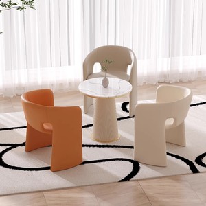 Ensemble de chaises et de tables modernes et solides Meubles créatifs rouges en filet pour la maison, le salon et la réception. - Product Image 4