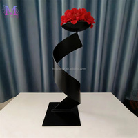 MILE Luxuriöse Hochzeits-Tischdekoration Blumenhalter Gedrehter Hoher Dekorativer Hochzeits-Blumenständer Metallrahmen-Ständer Silberner Blumenständer