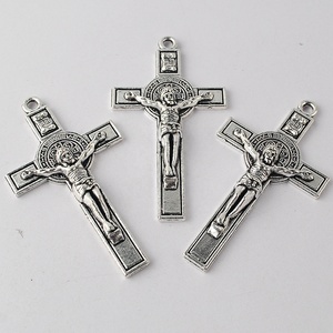 55x30mm 아연 합금 엔틱 실버 도금 성 베네딕토 십자가 어린이 패션 펜던트 - Product Image 3