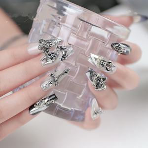 Vente en gros <span class=keywords><strong>Halloween</strong></span> : Boîte à bijoux en métal noir, design cœur 3D, style vintage punk, pour nail art, avec logo personnalisé, fabriqué en Chine - Product Image 5