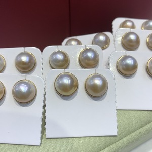 Pendientes de Perlas Mabe Mabei World, 12-13 mm, Chapados en Oro, Perlas Cultivadas Redondas, Engaste Clásico en Bisel para Mujer - Product Image 4