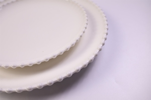 Vajilla Blanca con Diseño Nórdico en Relieve y Borde Floral para Bodas, Hogar, Restaurantes y Fiestas, Venta al Por Mayor - Product Image 4