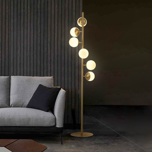 Lampadaire de salon de luxe en cuivre massif de style postmoderne, à placer près du canapé, modèle design, pour chambre ou bureau. - Product Image 1