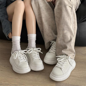 Chaussures classiques en cuir microfibre personnalisées, blanches, pour hommes et femmes, semelles épaisses, décontractées, de sport, de course, tendance, à enfiler - Product Image 2