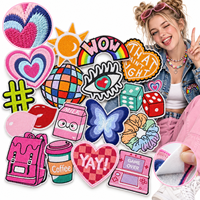 Patch brodé esthétique Y2K en gros, motif cœur rétro, smiley, papillon, disco, mignon, thermocollant ou à coudre