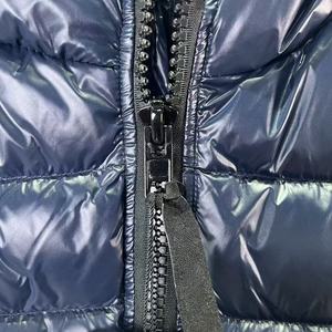 高品質カスタムメイドのメンズフィットジャケット、ジッパー刺繍付きの厚くてファッショナブルな冬服 - Product Image 4