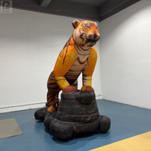Tigre gonflable LED extérieur <span class=keywords><strong>de</strong></span> 2,4 m sur base rocheuse, en tissu Oxford, avec logo personnalisé, pour <span class=keywords><strong>la</strong></span> promotion des parcs d'attractions/centres commerciaux - Product Image 1