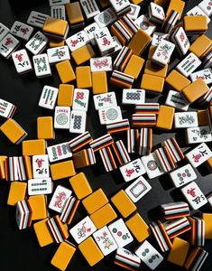 Juego de Mahjong Acrílico Amarillo Jengibre Moderno y de Lujo con Borde de Siete Capas Colorido, Fichas de Mahjong Duraderas para Juego Familiar - Product Image 2