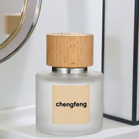 Bouteilles de parfum en verre dépoli transparent en gros, 30ml, 50ml, 100ml, avec bouchons à vis en bois, emballées en boîte, avec options de capacité de 25ml et 120ml