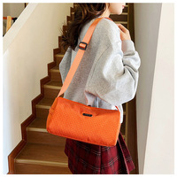 Sac bandoulière cylindrique noir uni, minimaliste, décontracté, avec sangle réglable, en polyester imperméable, vente en gros