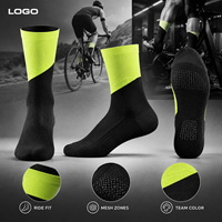 Chaussettes de cyclisme respirantes à blocs de couleur vert citron et noir, avec poignets côtelés en maille, coupe ajustée ventilée, faible volume, couleurs inaltérables