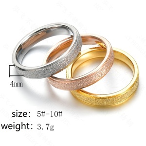 <span class=keywords><strong>Anello</strong></span> Sottile in Acciaio Inossidabile Dorato 4 mm, Versatile e alla Moda, con Doppia Finitura Opaca per Coppie - Product Image 2