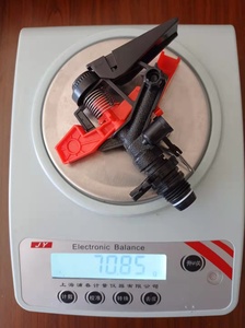 Aspersor de Impacto de Alta Calidad y Durabilidad, de Plástico Rojo, con Engranaje de 360 Grados, Rosca Macho de 1/2 Pulgada, Fácil de Instalar, para Jardín, Césped y Parques - Product Image 2