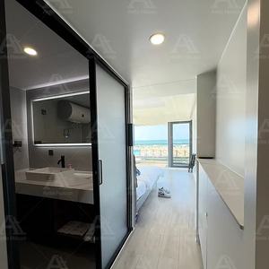 Maison capsule préfabriquée moderne et écologique pour l'extérieur, luxe, facile à déplacer pour les voyages et le camping, utilisation en centre commercial avec balcon - Product Image 5