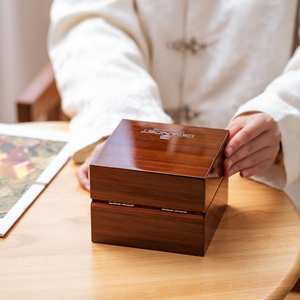 Boîte à montre en bois personnalisée boîte de rangement protectrice en cuir PU daim montre cadeau oreiller en mousse marque personnalisée de luxe - Product Image 2