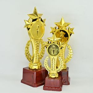 Trophée plaqué or DEMO de galvanoplastie avec une base rouge Écoles Clubs Associations Communautés Trophées créatifs Artisanat en plastique - Product Image 1