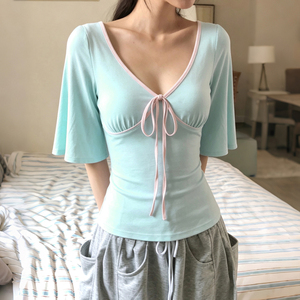 เสื้อยืดผู้หญิงคอวีผูกเอว แขนกระดิ่ง ทรงเข้ารูป สีพื้น แฟชั่นลำลอง - Product Image 2