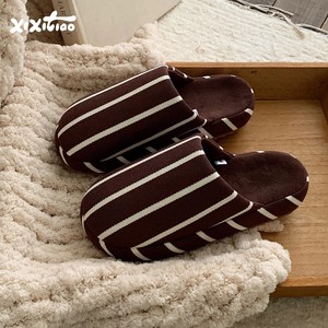 XIXIXITIAO pantoufles de maison pour femmes hommes antidérapantes chaussures d'intérieur à rayures minimalistes glissières de sol en mousse à mémoire de forme pour la maison - Product Image 1