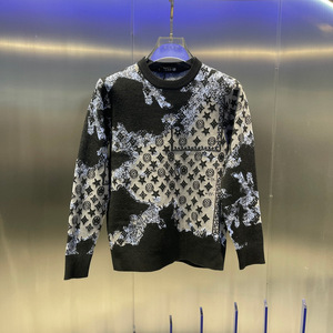 Sudadera de cuello redondo para hombre Louis Vuitton con estampado abstracto tie-dye y monograma de estrellas, de lujo, de manga larga. - Product Image 2
