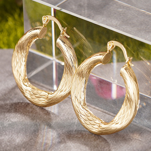 Orecchini a polsino in metallo irregolare da donna, gioielli minimalisti alla moda, accessorio di tendenza per l'uso quotidiano - Product Image 6