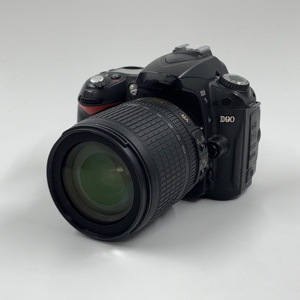 กล้องดิจิตอล SLR มือสอง คุณภาพสูง ราคาประหยัด ยี่ห้อระดับมืออาชีพ ความละเอียด 12MP ถ่ายวิดีโอ HD 720p รุ่น <span class=keywords><strong>D90</strong></span> พร้อมเลนส์กันสั่น 18-105VR - Product Image 1