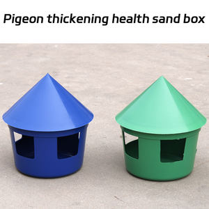 Forniture per Piccioni: Mangiatoia in Plastica Ecologica per Esterni, Contenitore Rosso per Cibo, Sale e Terra, Mangiatoia per Sabbia Salutare - Product Image 2