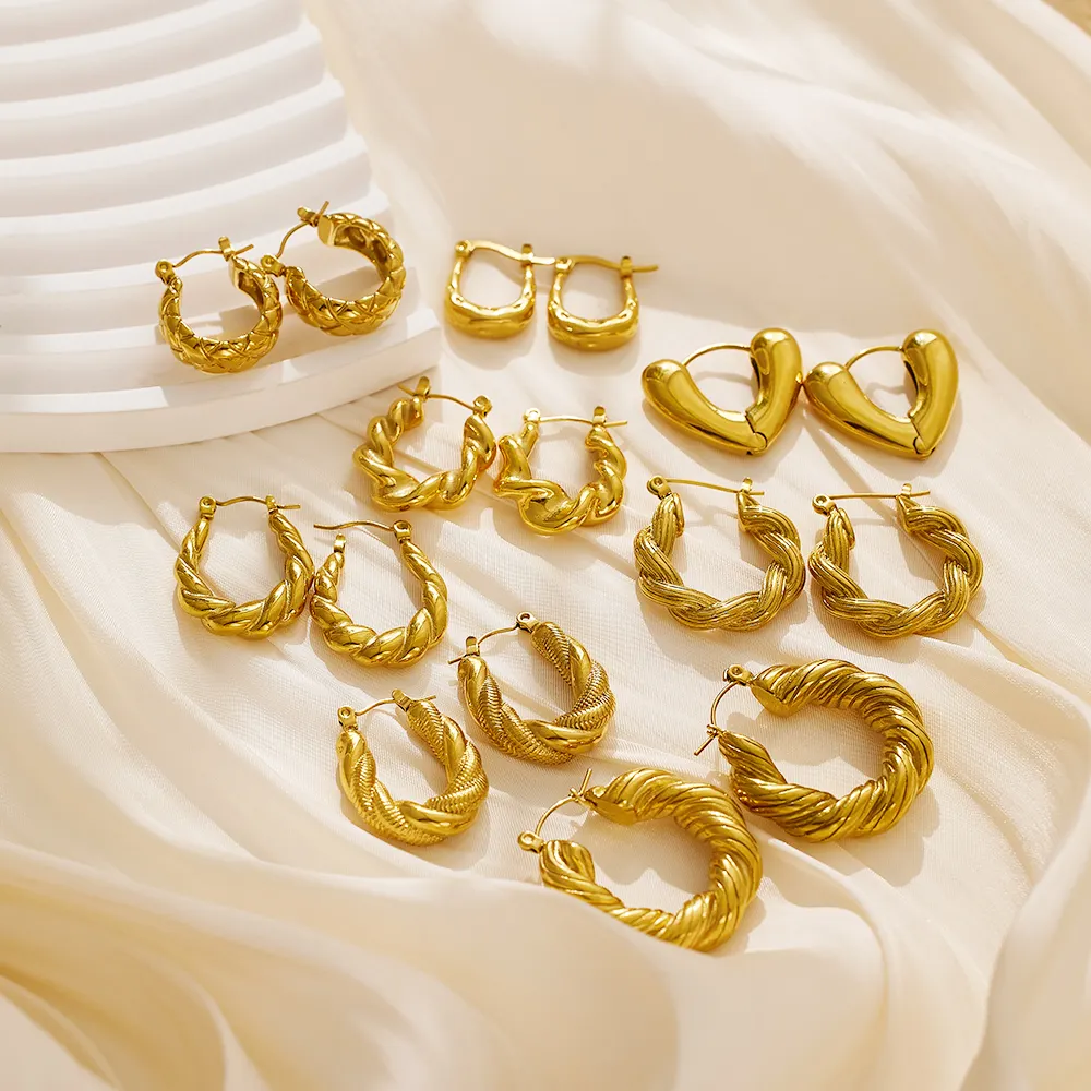 Venta al por mayor de chapado en oro de 18 quilates para mujer, joyería de moda de oro personalizado, pendientes finos brillantes de acero inoxidable