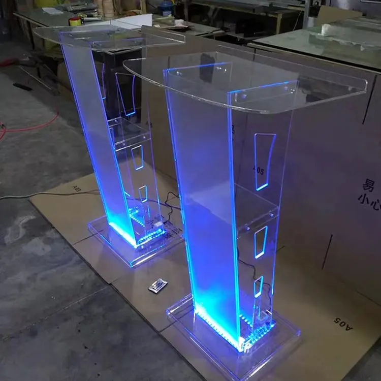 セレモニアルテーブルサービスデスクの上に配置されたクリスタル透明表彰台プレキシガラス表彰台アクリル