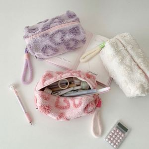 Heart Pattern Handmade Quilted <b>Plush</b> <b>Large</b> Capacity Makeup Pouch Students Pencil Portable Storage Mommy Bags - Product Image 3