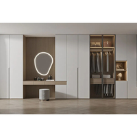 Armoire intégrée moderne de luxe pour chambre à coucher, avec coiffeuse intégrée, miroir LED, meubles en bois massif pour hôtel et appartement