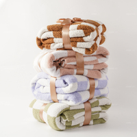 Heim gestrickte Decke Mikrofaser Federn-Garn Plüsch weiche warme Decke gemütliche flauschige Decke für Couch-Bett-Sofa
