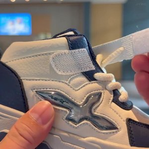 รองเท้ากีฬาเด็กสำหรับฤดูใบไม้ร่วงใหม่สำหรับเด็กผู้ชาย & เด็กผู้หญิงรองเท้าบาสเก็ตบอลลำลองแบบผูกเชือกห่วงตะขอด้านล่างนุ่ม - Product Image 6