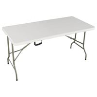 Ensemble table et chaises pliantes en plastique portable au design moderne, en HDPE blanc, pour événements extérieurs à Dubaï