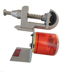Dsft 03 Feu de signalisation LED solaire rouge à tête unique avec pince en fer, résistant à l'eau, durée de vie de 50 000 heures - Product Image 1