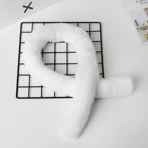 Écharpe d'hiver en fausse fourrure de lapin en peluche épaisse couleur bonbon solide pour femmes - Product Image 1