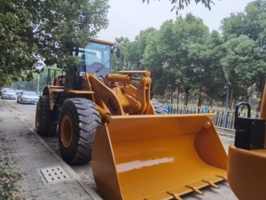 Chargeuse sur pneus Caterpillar 966H d'occasion reconditionnée, châssis robuste pour utilisation sur chantier - Product Image 2