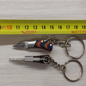 Navaja de Madera Colorida con Llavero en Forma de D, Hoja de Acero Inoxidable de 1.7 cm, Diseño Compacto, Regalo, Colgante, Herramienta Plegable de Bolsillo - Product Image 4